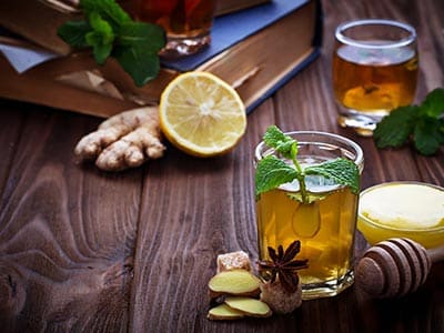 chá de limão com mel - chá de limão - chá com mel